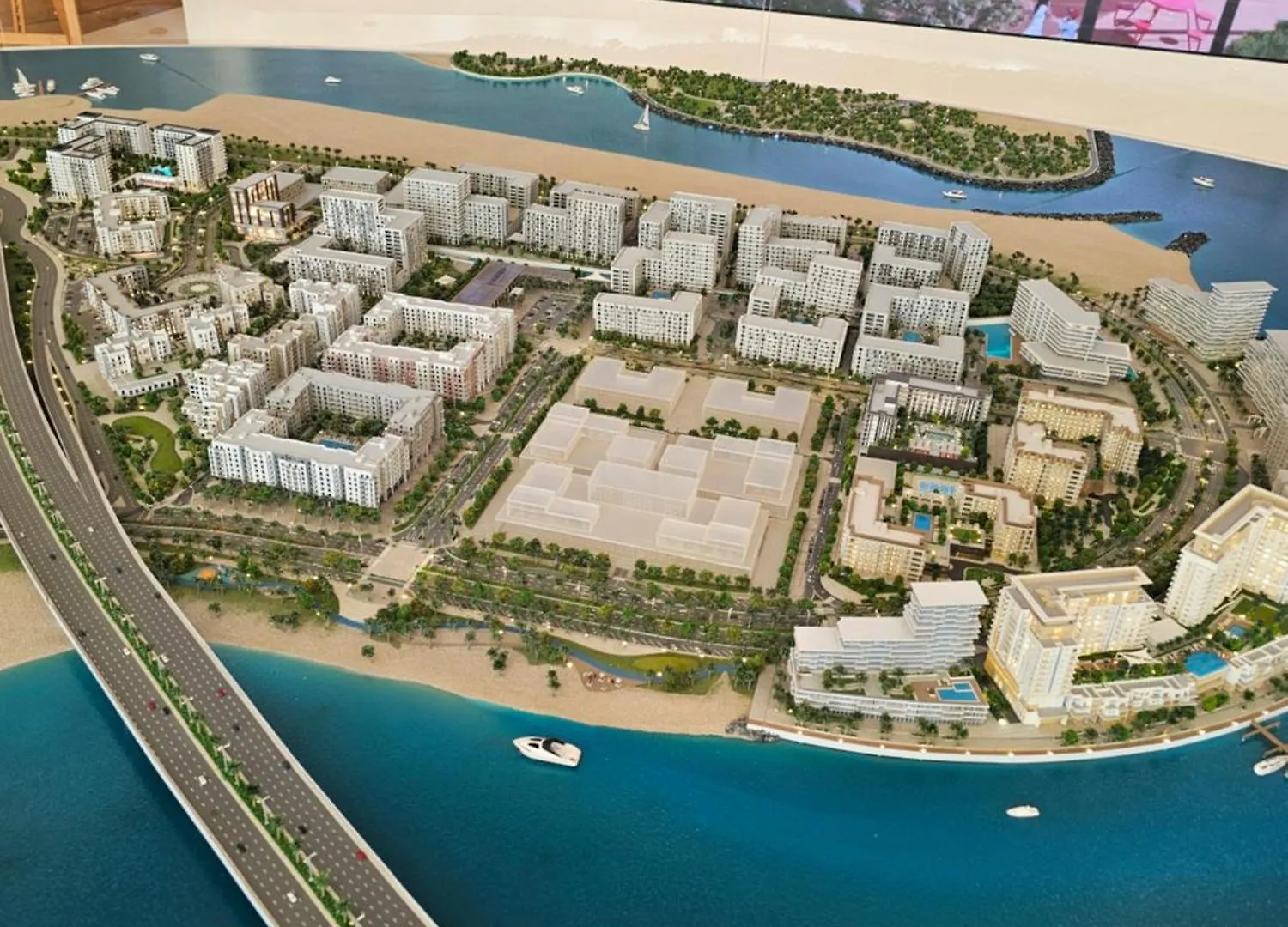 Apartments 100 M2 Sharjah